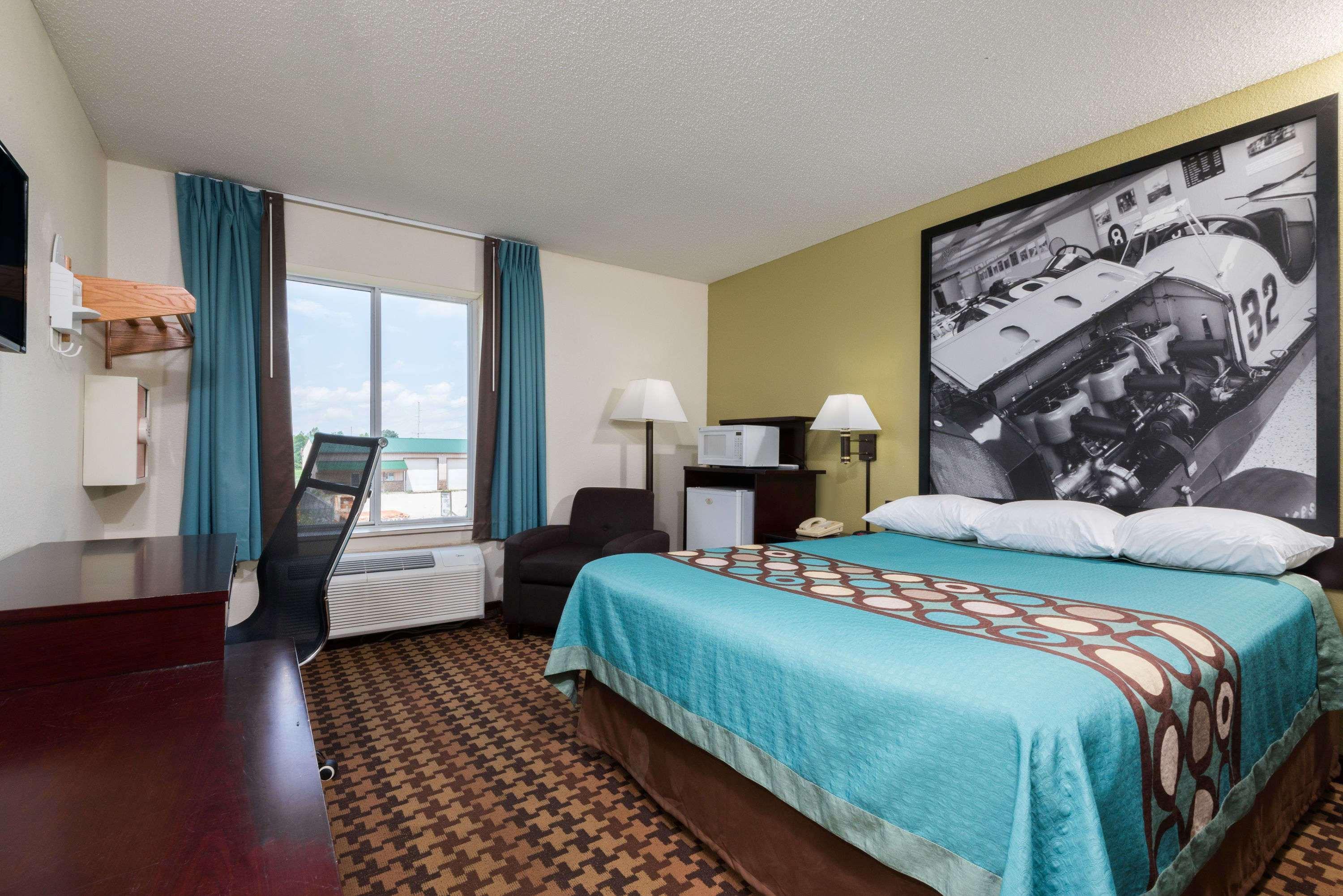 Super 8 By Wyndham Cloverdale In Ngoại thất bức ảnh