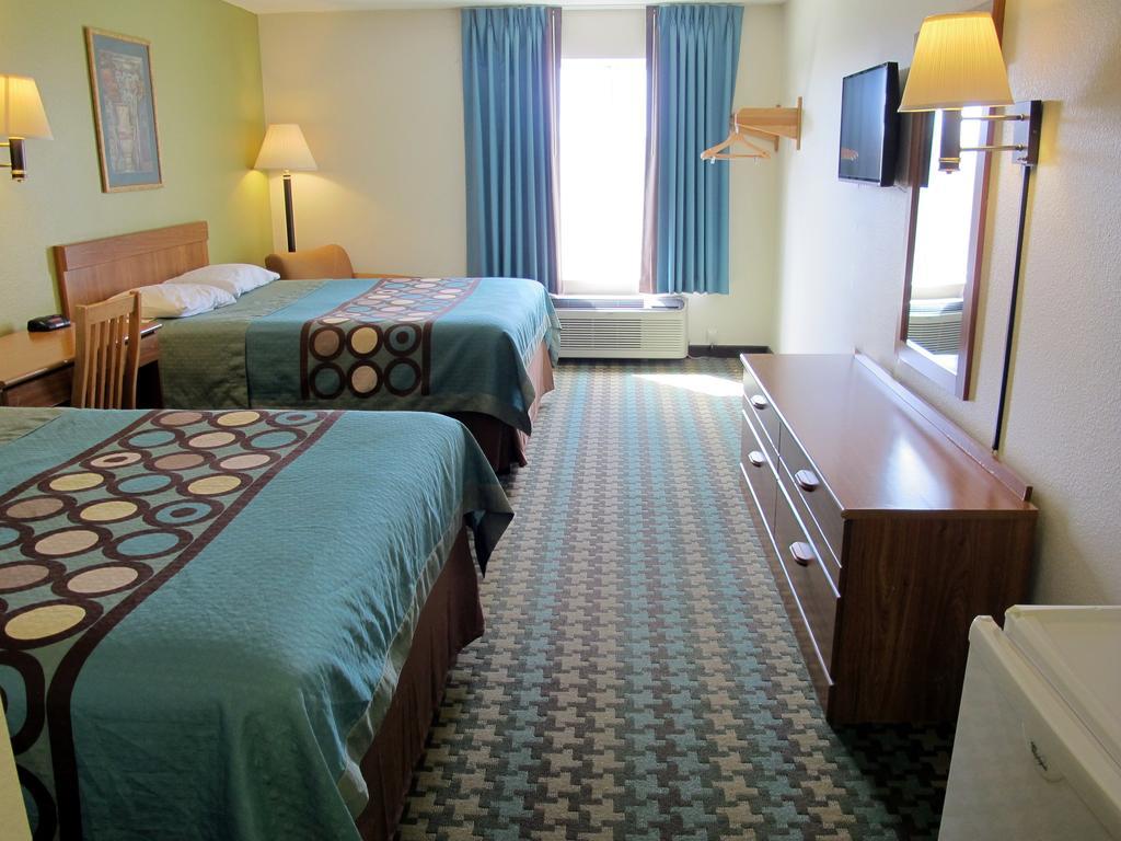 Super 8 By Wyndham Cloverdale In Phòng bức ảnh