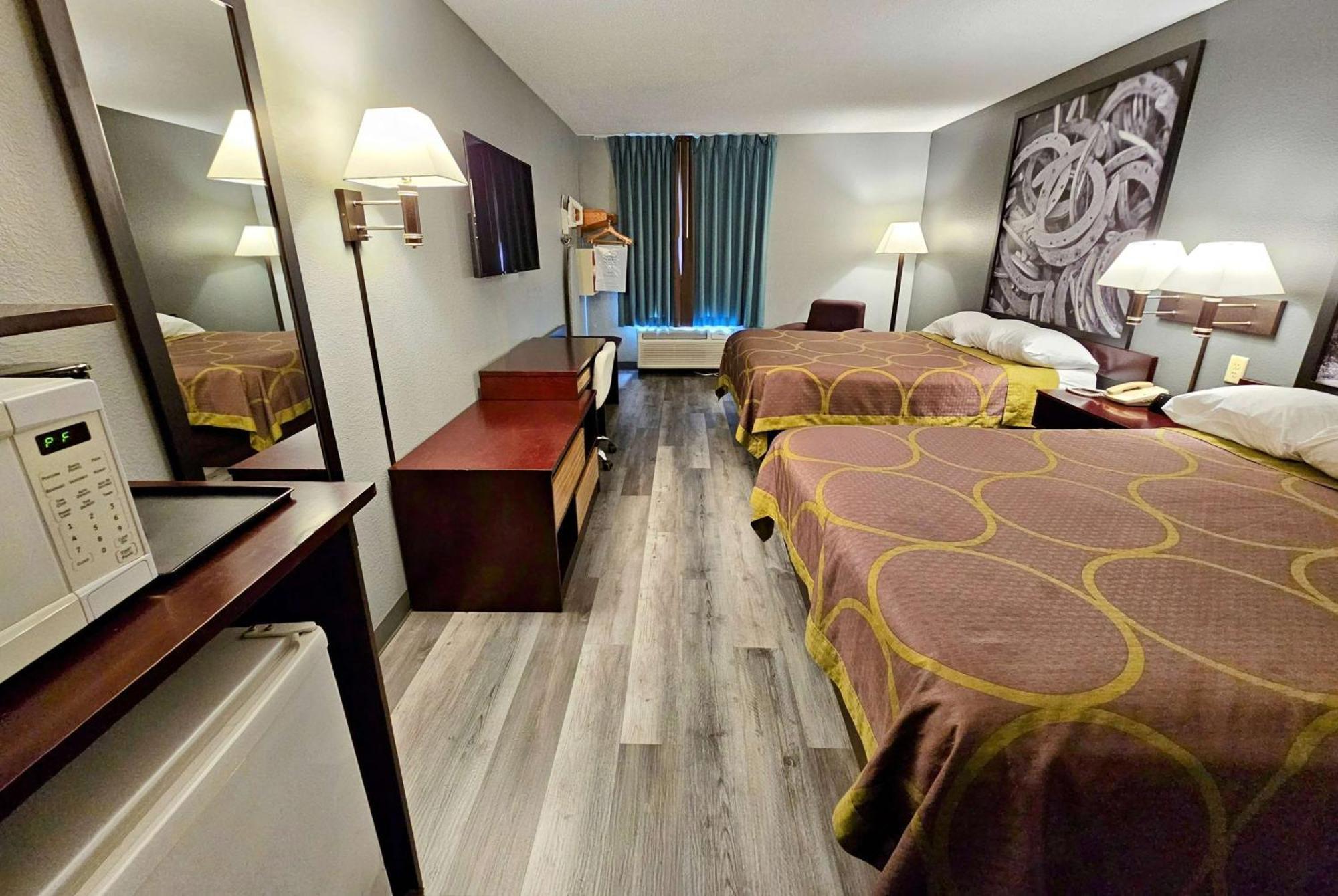 Super 8 By Wyndham Cloverdale In Ngoại thất bức ảnh