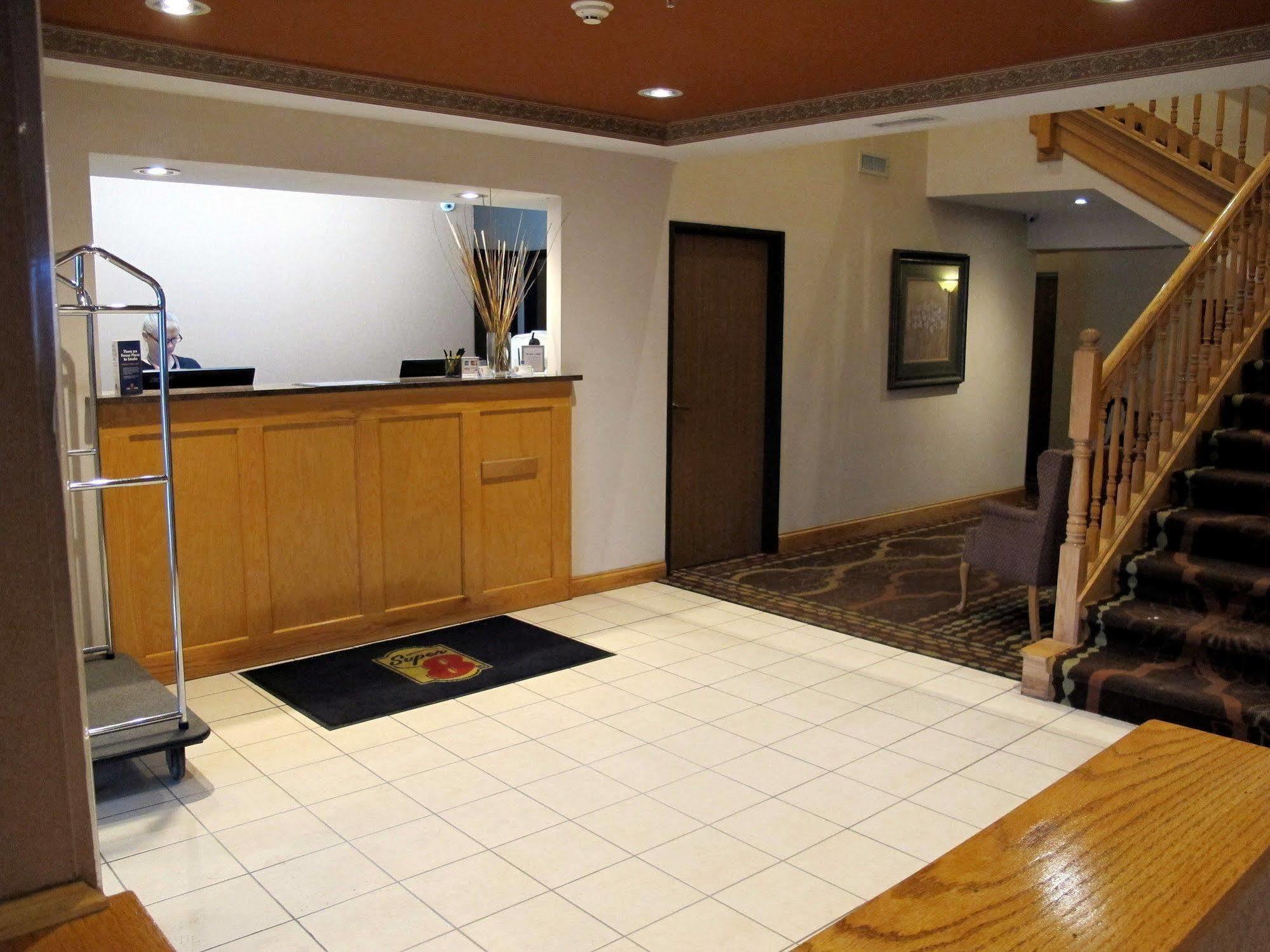 Super 8 By Wyndham Cloverdale In Ngoại thất bức ảnh